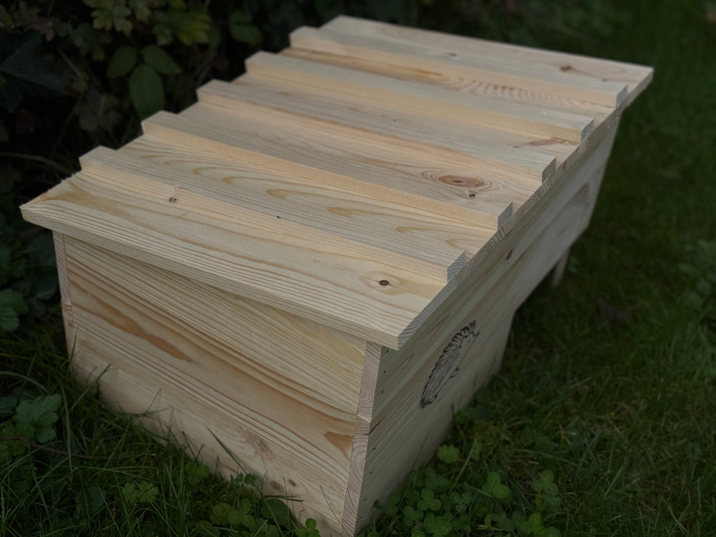 Igelhaus Kiefer Massivholz Handgemacht Natur Outdoor Garten Holzschutz Umweltfreundlich