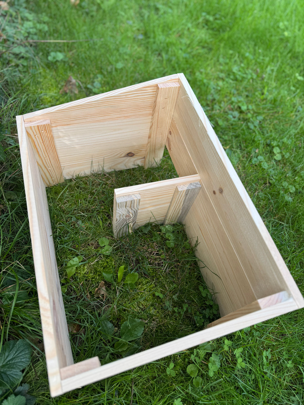 Igelhaus Kiefer Massivholz Handgemacht Natur Outdoor Garten Holzschutz Umweltfreundlich