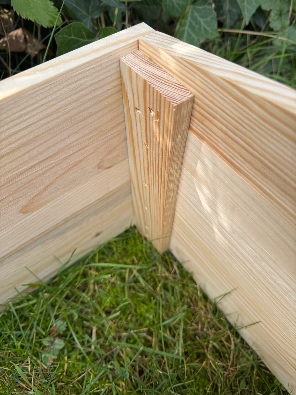 Igelhaus Kiefer Massivholz Handgemacht Natur Outdoor Garten Holzschutz Umweltfreundlich