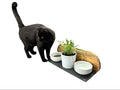 Katzen-Futterstation mit Olivenholz-Spritzschutz – inkl. 2 Porzellanschalen & Katzengras-Topf | Geschenk Haustier Futter